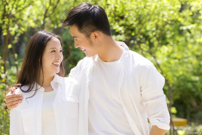 情侣闹了矛盾应该怎么挽回（情侣有了矛盾）