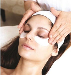 ​怎么护理眼部肌肤(如何保养眼部的皮肤)