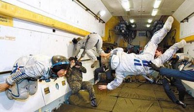 ​宇航员受重力吗(为什么宇航员在太空中是完全失重)