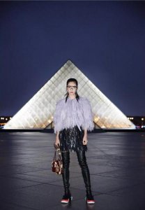 ​长款靴子如何搭配(过膝长靴子配什么衣服好看显高)