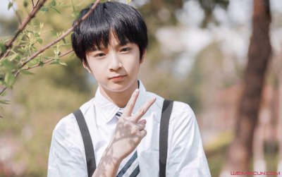 ​刘耀文的身高是多少厘米（15岁身高居然有1米83）