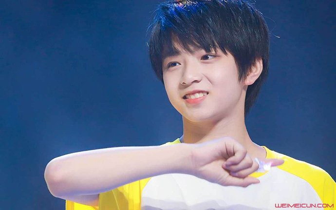 刘耀文的身高是多少厘米（15岁身高居然有1米83）(3)_