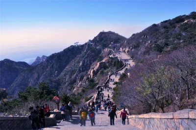 ​泰山从哪里开始爬爬泰山那条路看风景多