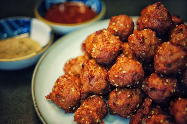 炸丸子怎么做（外酥里嫩的干炸丸子最简单做法）