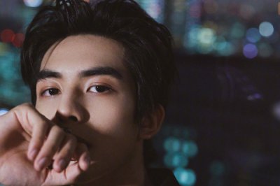 ​宋威龙赵佳丽恋情疑曝光 超过寻常友谊亲密照