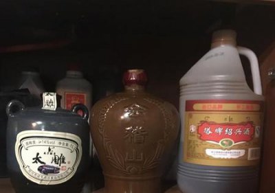 ​黄酒能当料酒吗(炖肉用黄酒还是料酒)