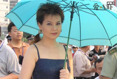 ​周冰倩感情过往被曝，曾经和何政军、尔东强是三角恋？