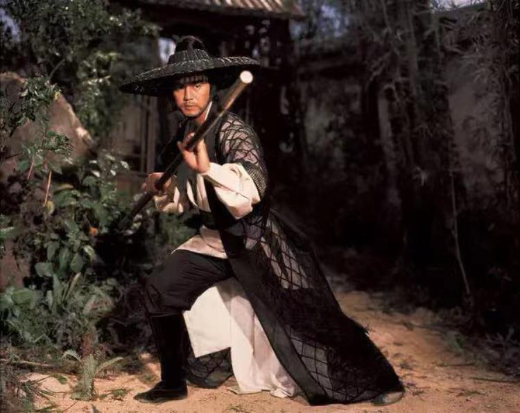 为什么香港配音 特别「为什么香港演员的国语配音这么特别既不是台湾腔也没有内地腔」