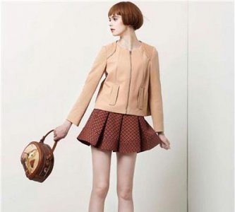 ​个子矮的女人适合穿什么样的裤子(矮个子女生穿什么裤子显高)