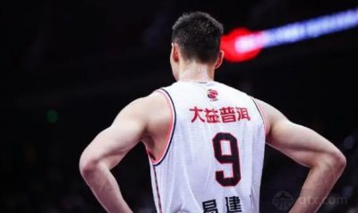 ​易建联下赛季会继续征战吗 合同将在今年到期下个赛季还可以打吗?