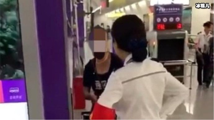 硬核大妈现场杀鸡