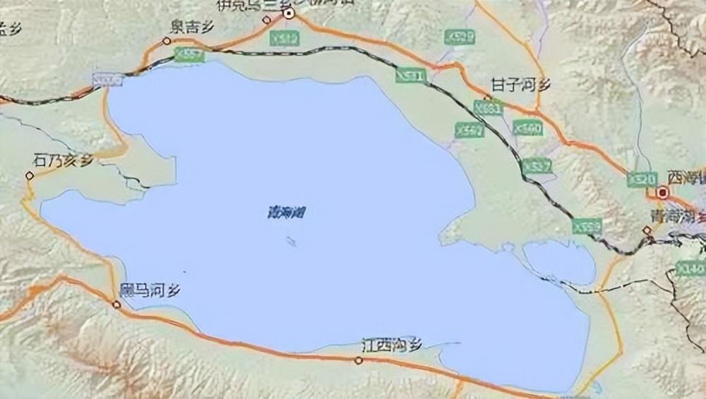 青海湖是我国最大的咸水湖面积约4436什么（中国最大湖泊是哪个湖）(图1)
