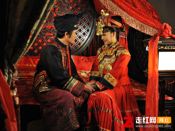 乌蒙山连着山外山是什么歌名（奢香夫人凤凰传奇演唱）(1)_