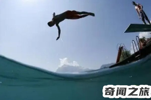 小男孩儿跳水失败事件（因跳水不规范导致脸部裂开）(1)_