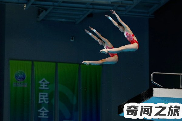 小男孩儿跳水失败事件（因跳水不规范导致脸部裂开）(4)_