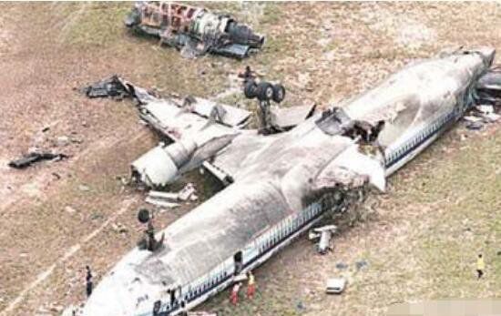 华航空难录音是怎么回事（录音虽然很短，但却十分的诡异）(2)_