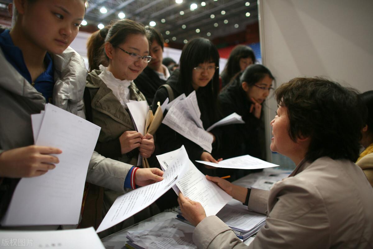 教师招聘考试考些什么内容（教师招聘考试考哪些科目）(图1)