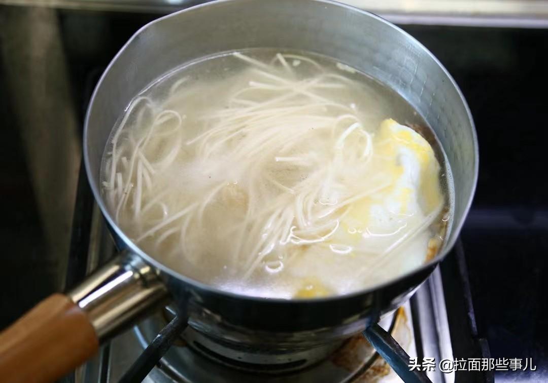 煮挂面应该冷水下锅还是热水下锅（煮挂面冷水下锅还是热水好吃）(图5)