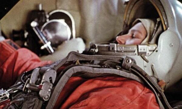 太空10大诡异事件（月球上现二战飞机）(1)_