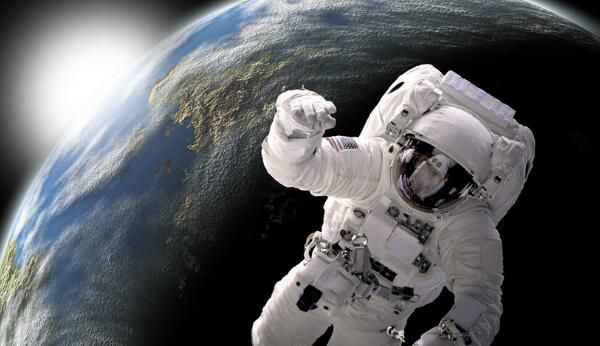 太空10大诡异事件（月球上现二战飞机）(2)_