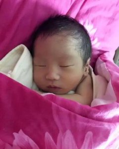 ​婴儿肺炎常见症状(新生儿肺炎早期症状有哪些)