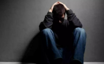 ​男子因名字被同学调侃而抑郁 身边人抑郁症该如何帮助？