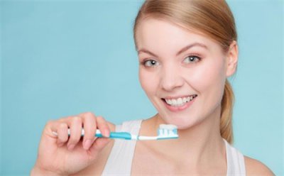 ​刷牙前牙膏到底蘸不蘸水?（个人习惯和使用说明）