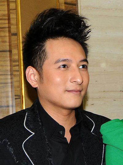 李维嘉女友照片，何炅李维嘉是一对(李维嘉个人资料老婆)