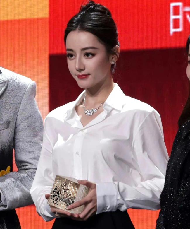 迪丽热巴异域风造型好美