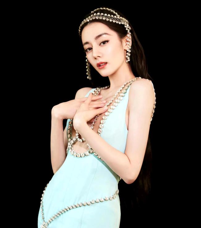 迪丽热巴异域风造型好美