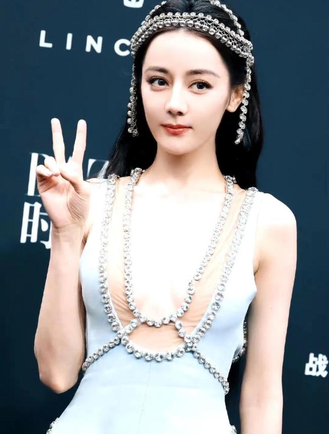 迪丽热巴异域风造型好美