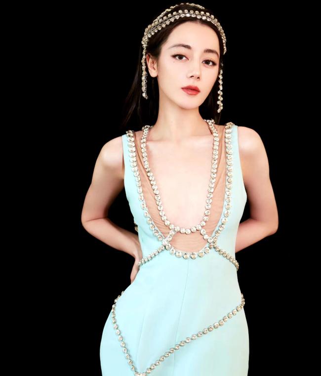 迪丽热巴异域风造型好美