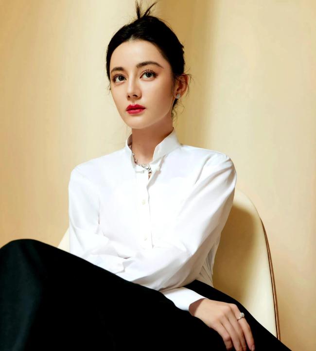 迪丽热巴异域风造型好美