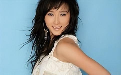 胡静老公个人资料(马来西亚拿督花5000万娶41岁胡静)