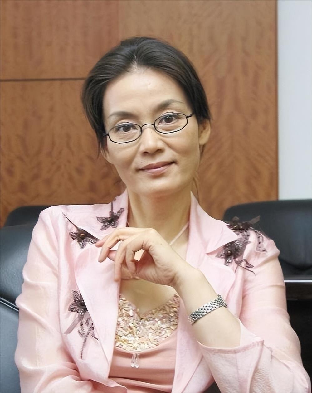 潘虹的出生个人简历（国家一级演员潘虹资料）