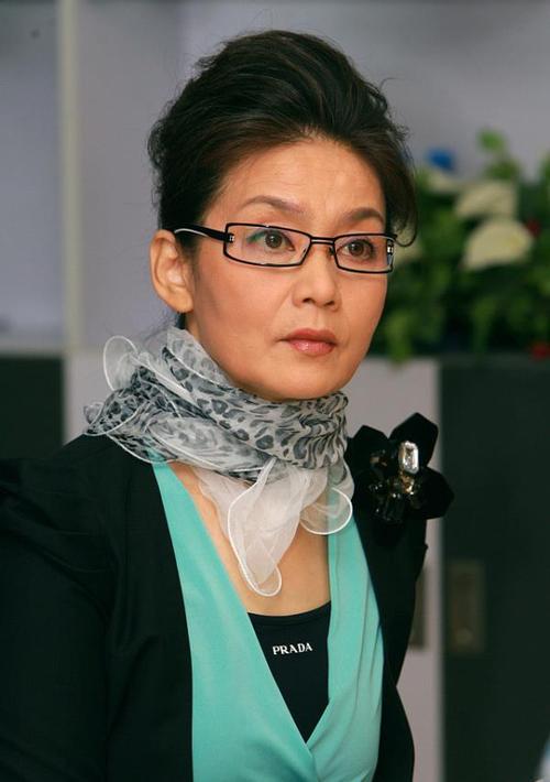 潘虹的出生个人简历（国家一级演员潘虹资料）