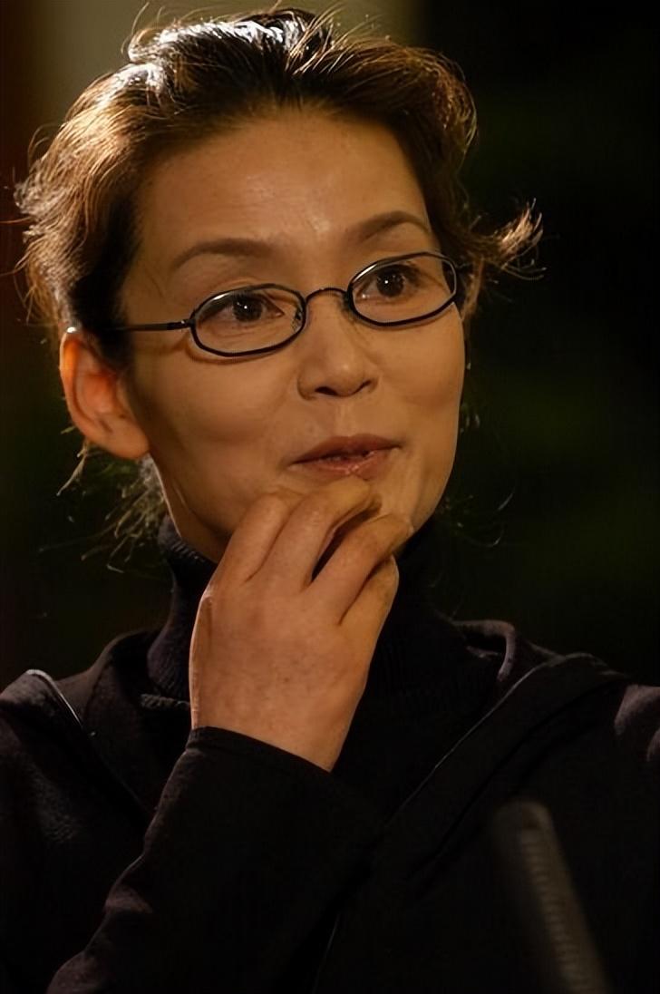 潘虹的出生个人简历（国家一级演员潘虹资料）