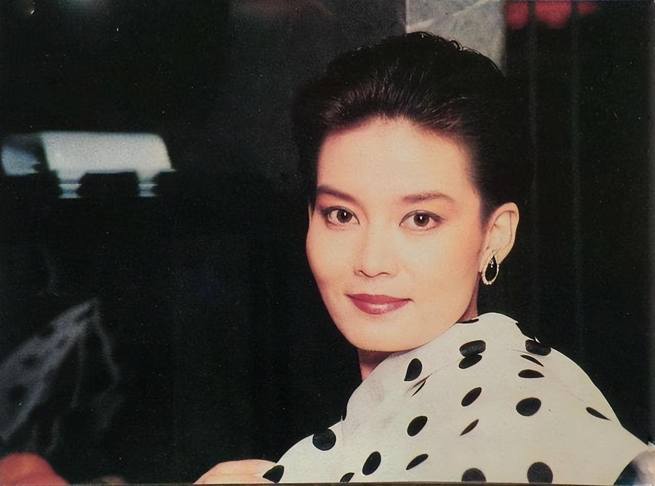 潘虹的出生个人简历（国家一级演员潘虹资料）