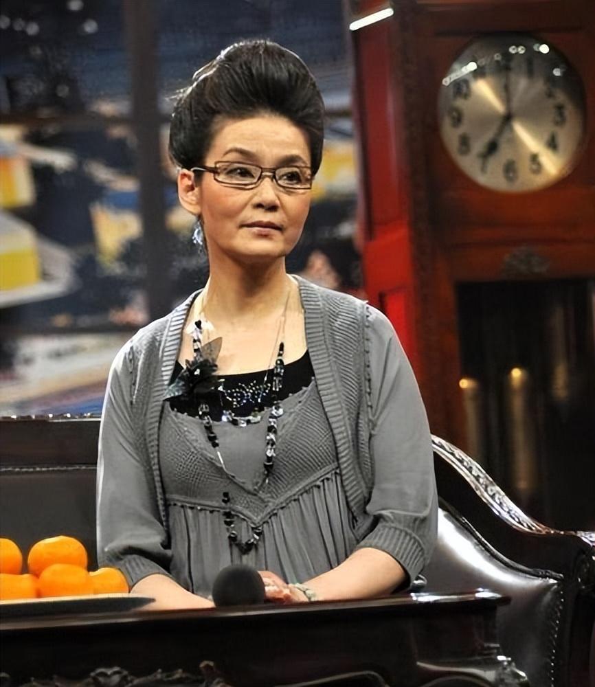 潘虹的出生个人简历（国家一级演员潘虹资料）