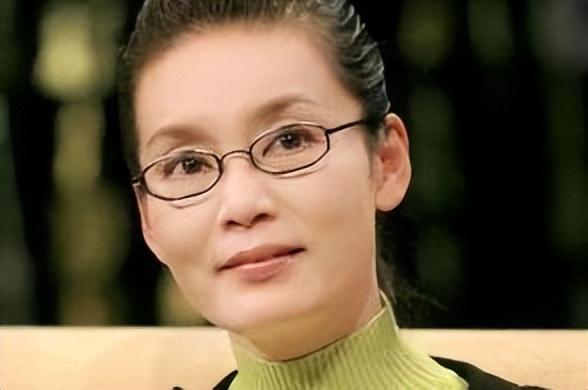 潘虹的出生个人简历（国家一级演员潘虹资料）