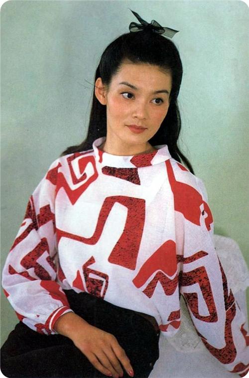 潘虹的出生个人简历（国家一级演员潘虹资料）