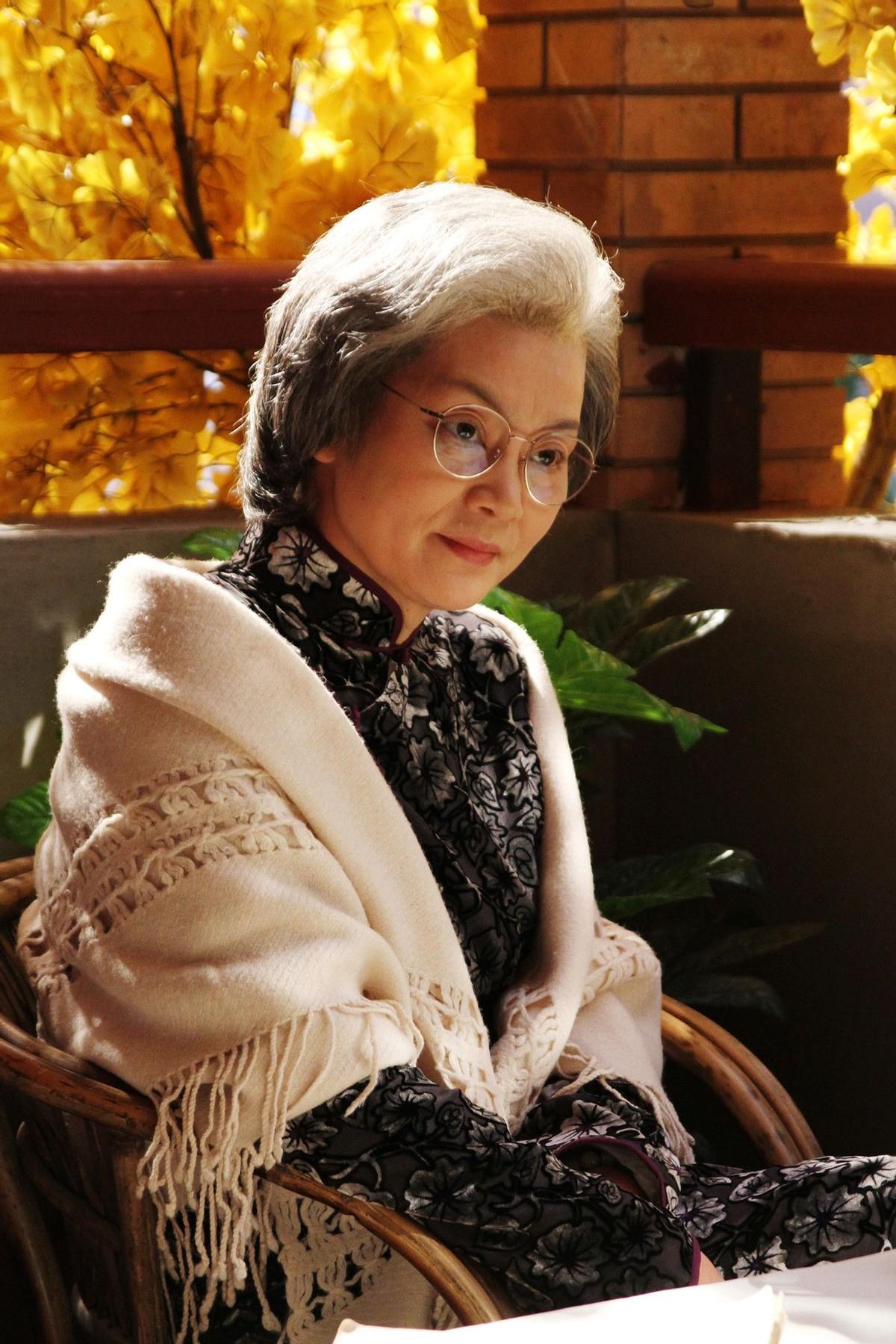 潘虹的出生个人简历（国家一级演员潘虹资料）