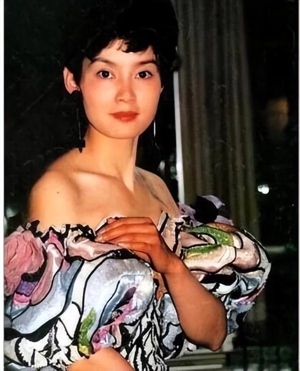 潘虹的出生个人简历（国家一级演员潘虹资料）