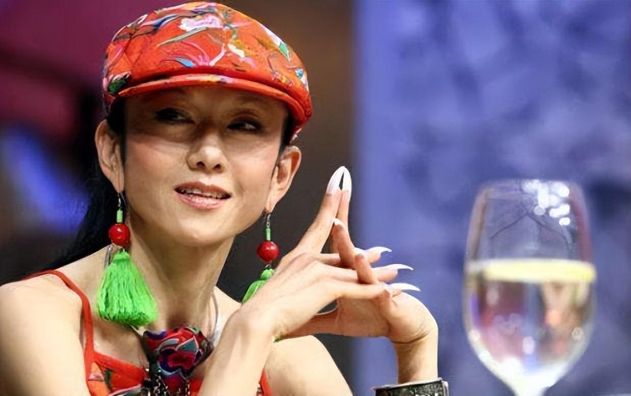 舞蹈家杨丽萍资料介绍（杨丽萍和前夫刘淳晴离婚20年）