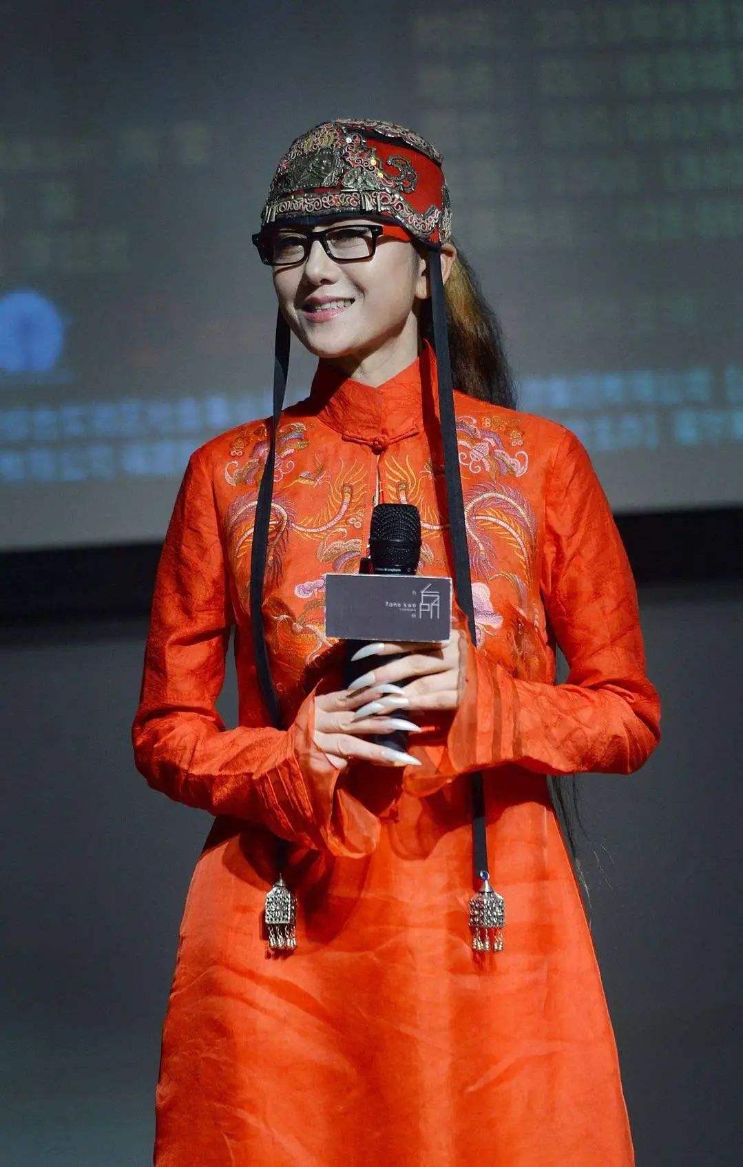 舞蹈家杨丽萍资料介绍（杨丽萍和前夫刘淳晴离婚20年）