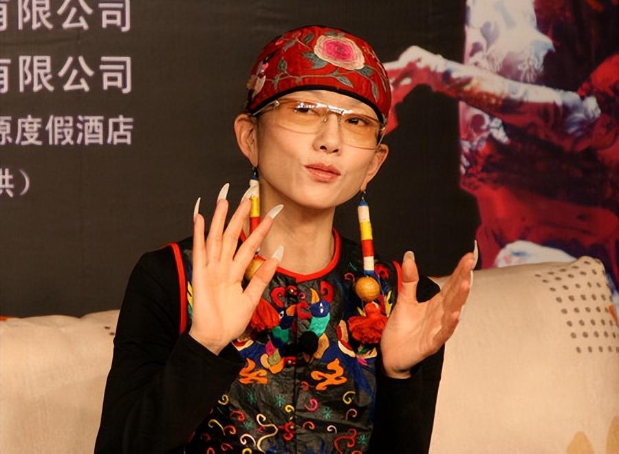 舞蹈家杨丽萍资料介绍（杨丽萍和前夫刘淳晴离婚20年）