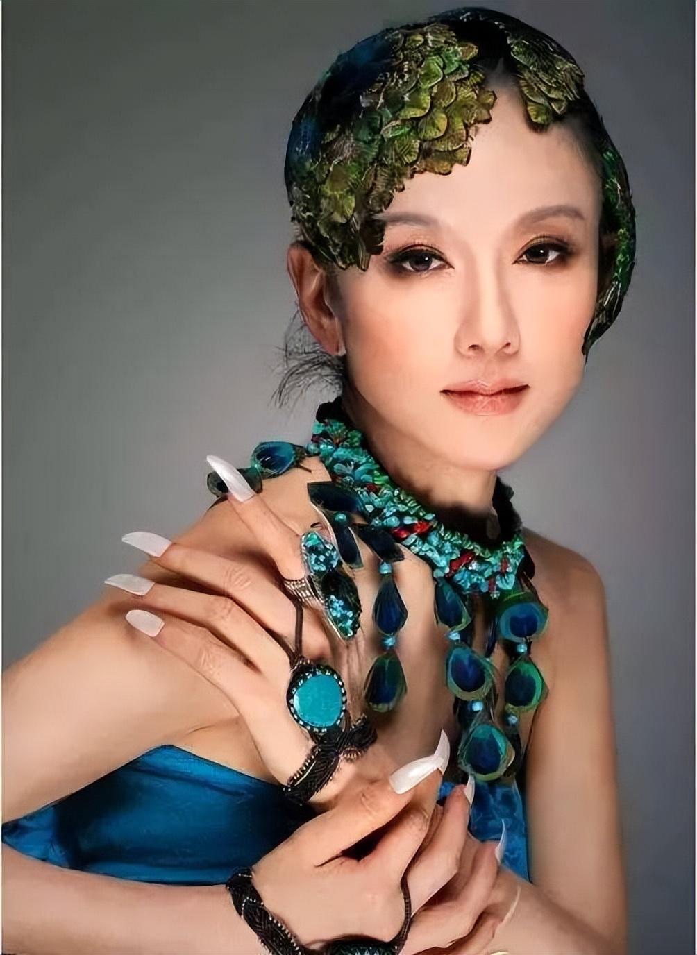 舞蹈家杨丽萍资料介绍（杨丽萍和前夫刘淳晴离婚20年）