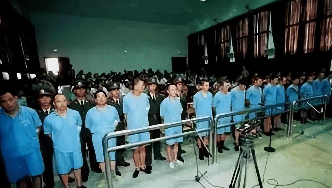 杨钰莹羞辱门事件（甜歌皇后杨钰莹资料简介）