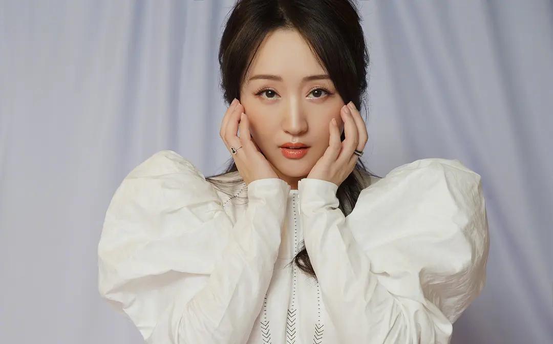 杨钰莹羞辱门事件（甜歌皇后杨钰莹资料简介）