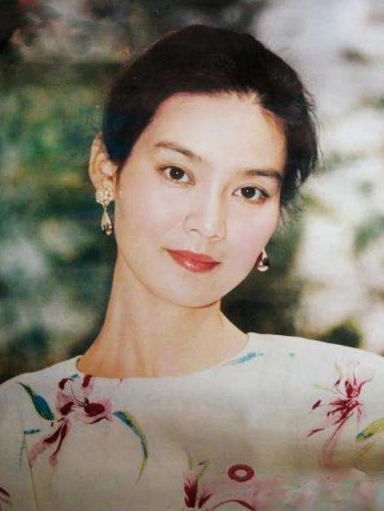 著名演员潘虹哪年出生（演员潘虹资料简介）